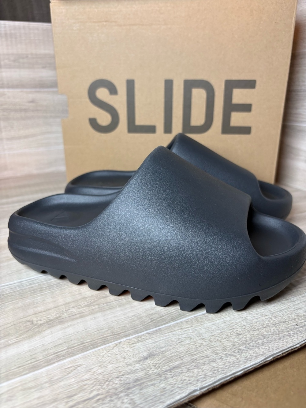 Adidas Yeezy Slide Onyx Lightweight Comfort Slip On Sandals HQ6448 Youth Size 4